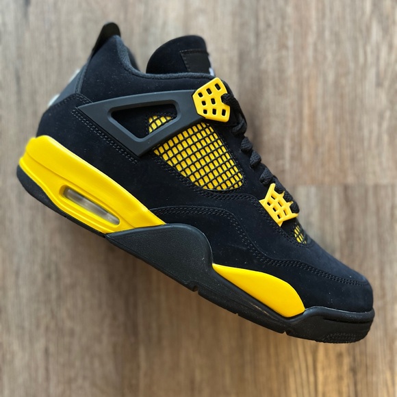COPY - $3 START!! JOIN LIVE!! Air Jordan 4 Thunder Yellow Size 10 - Picture 2 of 7